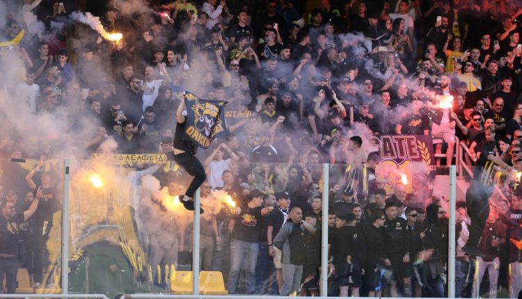 Τρέλα-στην-ΑΕΚ:-Χιλιάδες-οπαδοί-στην-προπόνηση-πριν-το-ματς-με-τον-ΠΑΟΚ