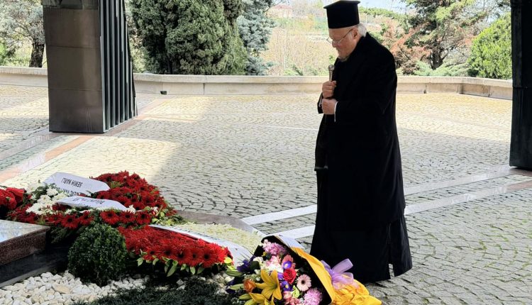 Ο-Οικουμενικός-Πατριάρχης-στον-τάφο-του-Προέδρου-της-Τουρκικής-Δημοκρατίας-turgut-ozal