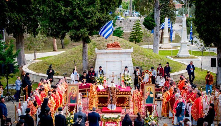 Για-πρώτη-φορά-Αναστάσιμη-Θεία-Λειτουργία-στον-Κήπο-των-Ηρώων