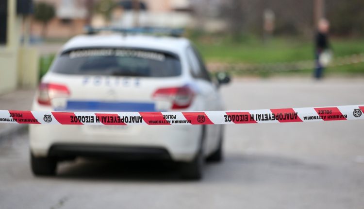 Τραγωδία-στο-Ακταίο-Αχαΐας-–-58χρονος-έβαλε-φωτιά-στο-σπίτι-του-και-αυτοπυροβολήθηκε-λίγο-πριν-την-κηδεία-της-αδερφής-του