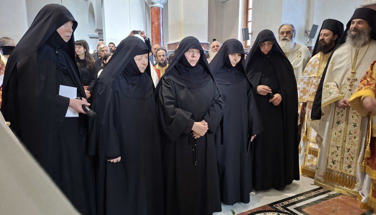 Η-ενθρόνιση-της-νέας-Ηγουμένης-στο-ΙΗσυχαστήριο-«ο-Τίμιος-Σταυρός»-Μαψού-Κορινθίας.