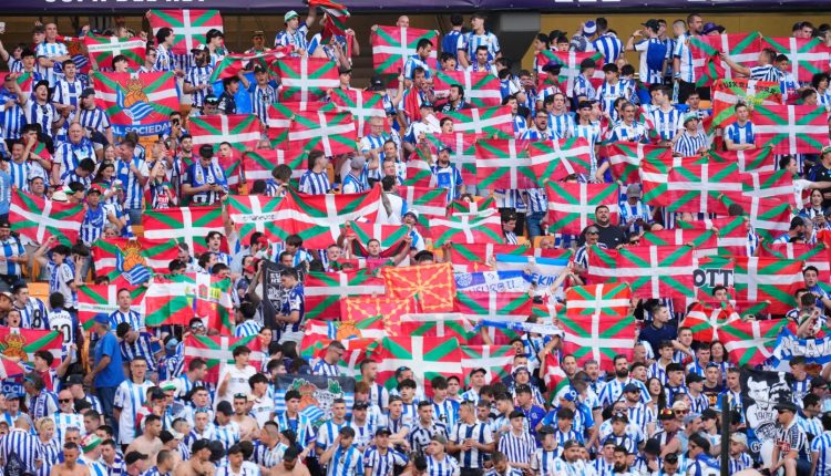 Ισπανία:-Φίλαθλος-της-Μπιλμπάο-με-φανέλα-Σοσιεδάδ-έμεινε-έξω-από-το-γήπεδο-για-χάρη-της-γυναίκας-και-της-κόρης-του!