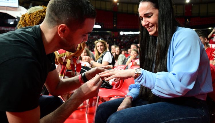 Όμορφες-στιγμές-στο-ΣΕΦ,-έγινε-πρόταση-γάμου