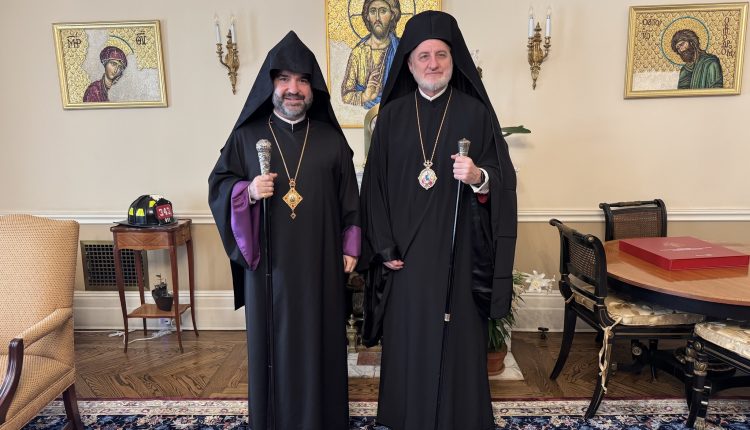 Ο-Προκαθήμενος-της-Αρμενικής-Εκκλησίας-της-Αμερικής-στον-Μητροπολίτη-Αμερικής