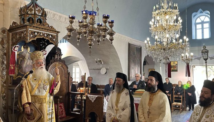 o-Μητροπολίτης-Δημητριάδος-στην-Αμοργό