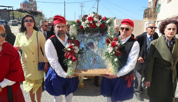 Με-κατάνυξη-και-λαμπρότητα-εόρτασε-την-Ανάσταση-του-Κυρίου-ο-ομώνυμος-περικαλής-Ναός-Βροντάδου-Ερμουπόλεως