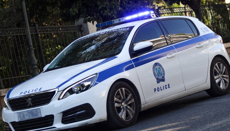 Βόλος:-Συνελήφθη-28χρονος-που-έκλεψε-από-ηλικιωμένη-21-χρυσές-λίρες-–-Παρίστανε-τον-λογιστή