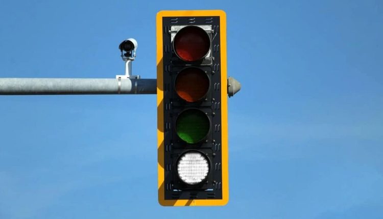 Έρχεται-στους-δρόμους-της-Ευρώπης-το-λευκό-χρώμα-στα-φανάρια-–-Πώς-αναμένεται-να-αλλάξει-την-κυκλοφορία