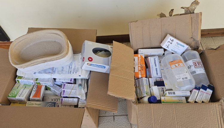 Δωρεά-φαρμάκων-και-ιατρικού-υλικού-από-την-Ιερά-Μητρόπολη-Άκκρας