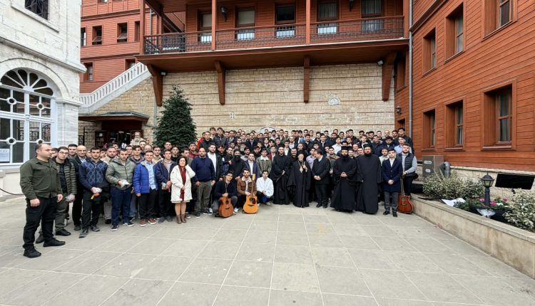 Ο-Οικουμενικός-Πατριάρχης-υποδέχθηκε-μέλη-της-Χριστιανικής-Φοιτητικής-Δράσεως