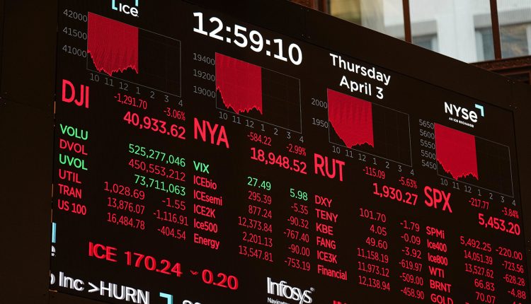 Ποιος-βγάζει-εκατομμύρια-πριν-μιλήσει-ο-Τραμπ;-Έρευνα-του-bbc-«καίει»-τον-πρόεδρο-και-τις-αγορές