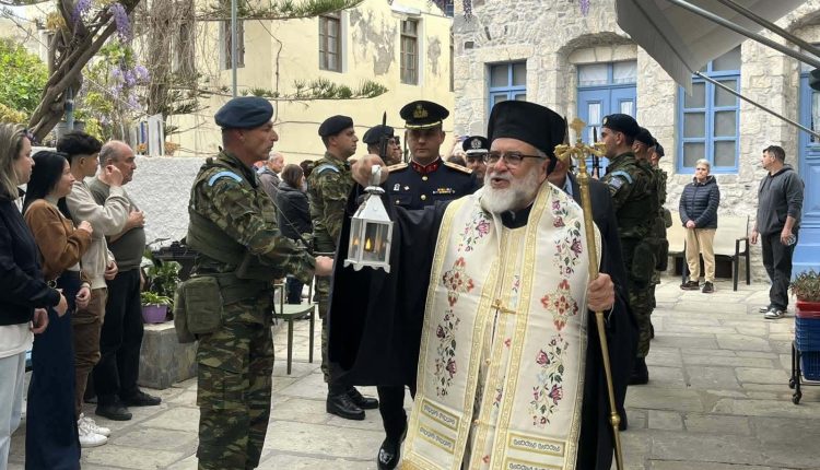 Ο-Μητροπολίτης-Κώου-μετέφερε-το-Άγιο-Φως-στη-Νίσυρο