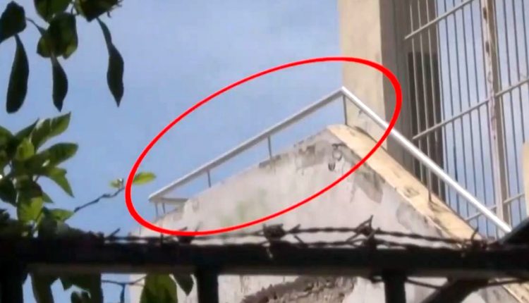 Μάχη-δίνει-η-13χρονη-που-έπεσε-από-μπαλκόνι-σχολείου-στο-Χαϊδάρι-–-Τέσσερις-ώρες-ήταν-στο-χειρουργείο