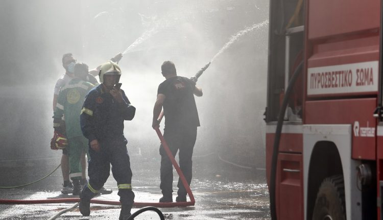 Φωτιά-σε-εταιρεία-ανακύκλωσης-στην-παλαιά-ΕΟ.-Θεσσαλονίκης-–-Κιλκίς-–-Μαύρος-καπνός-κάλυψε-την-περιοχή