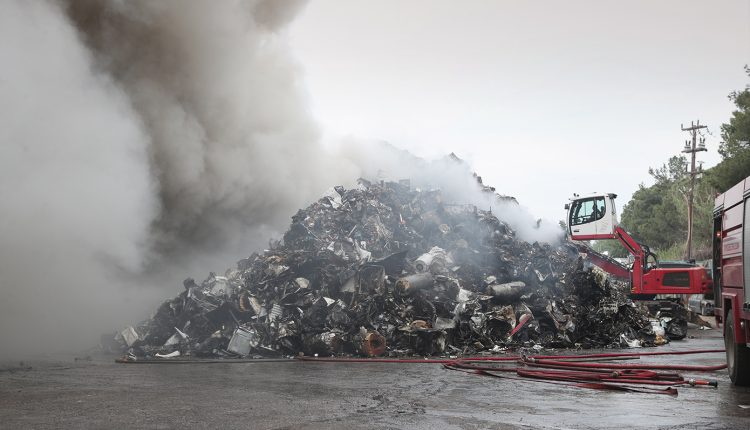 Τοξικός-κίνδυνος-από-τη-φωτιά-στο-Ωραιόκαστρο-–-Καθηγήτρια-του-ΑΠΘ-προειδοποιεί