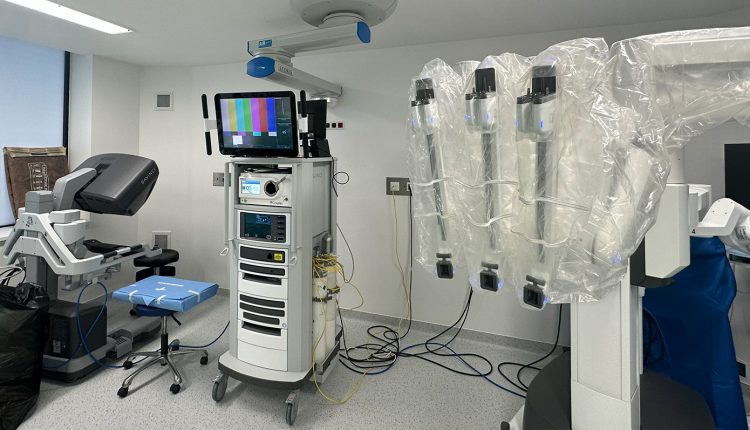 Ο-καθοριστικός-ρόλος-της-ρομποτικής-χειρουργικής-στις-επεμβάσεις-–-«Ένας-στους-δέκα-ανθρώπους-θα-εμφανίσει-κάποια-μορφή-κήλης-στη-ζωή-του»