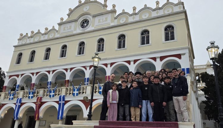 Προσκύνημα-των-παιδιών-των-Κατηχητικών-Συνάξεων-του-Ιερού-Ναού-Αγίας-Σκέπης-Πτολεμαΐδας-στην-Τήνο