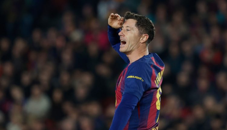 Πολωνός-παλαίμαχος-προς-Λεβαντόφσκι:-Φέρσου-σαν-άντρας,-δεν-είσαι-όποιος-κι-όποιος