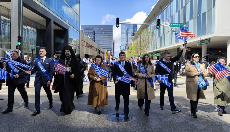 Εύζωνες-και-Λίνα-Μενδώνη-στους-εορτασμούς-της-ομογένειας-για-την-25η-Μαρτίου-στο-Σικάγο