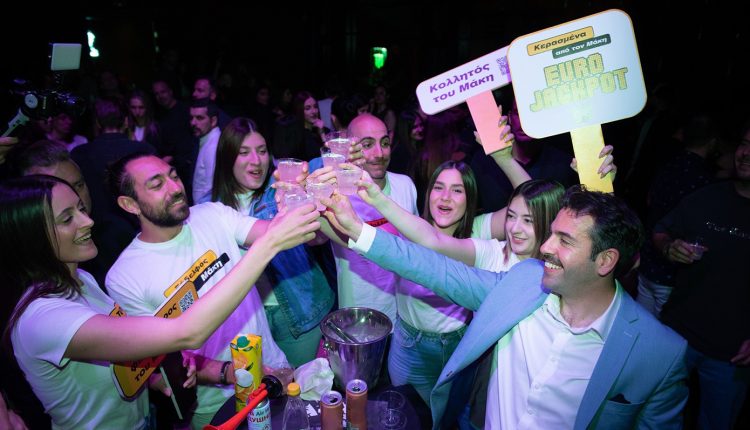 Μάκης-is-back-–-Κέρδισε-το-Εurojackpot-και-συνεχίζει-να-το-γιορτάζει-κερνώντας-τους-πάντες 