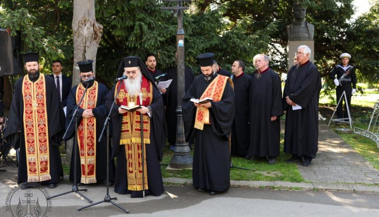 Επιμνημόσυνη-δέηση-από-τον-Μητροπολίτη-Βάρνας-στους-πεσόντες-της-Εξέγερσης-του-Απριλίου