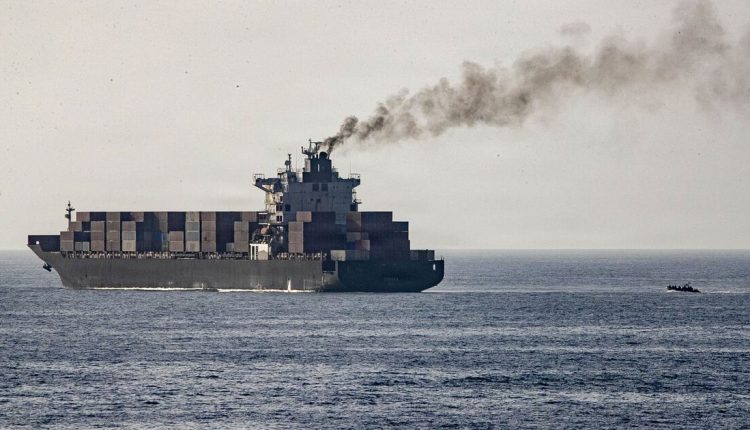 Ιράν:-Κατάσχεση-δύο-φορτηγών-πλοίων-και-νέα-κλιμάκωση-στο-Ορμούζ