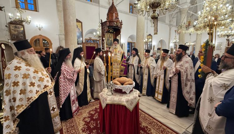 Με-αναστάσιμη-λαμπρότητα-ο-Εσπερινός-στον-πανηγυρίζοντα-Μητροπολιτικό-Ναό-Ιεράπετρας