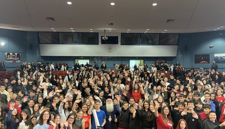 Δημητριάδος-Ιγνάτιος:-«Η-μουσική-είναι-δώρο-του-Θεού-στον-άνθρωπο»-–-Εκατοντάδες-μαθητές-στη-1η-Συνάντηση-Μαθητικών-Χορωδιών-στον-Βόλο