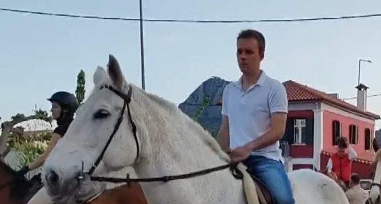 Ναύπλιο:-Εορτασμός-του-Αγίου-Γεωργίου-με-άλογα-(ΒΙΝΤΕΟ)