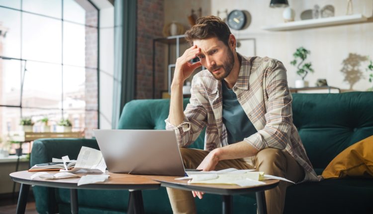 Το-οικονομικό-άγχος-είναι-εξίσου-βλαβερό-με-την-υπέρταση-και-το-κάπνισμα-για-την-υγεία-της-καρδιάς-–-Τι-έδειξε-έρευνα