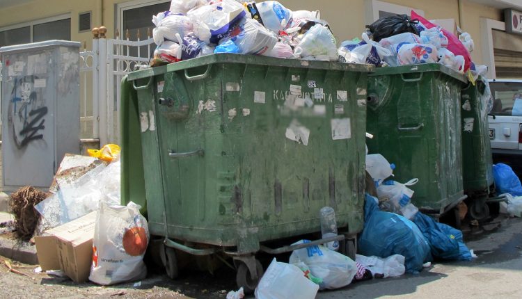 «Ήταν-σοκαριστικό…-είδαμε-ένα-χέρι-στα-σκουπίδια»-–-Εργαζόμενοι-περιγράφουν-πώς-βρήκαν-τον-άστεγο-μέσα-στο-απορριμματοφόρο