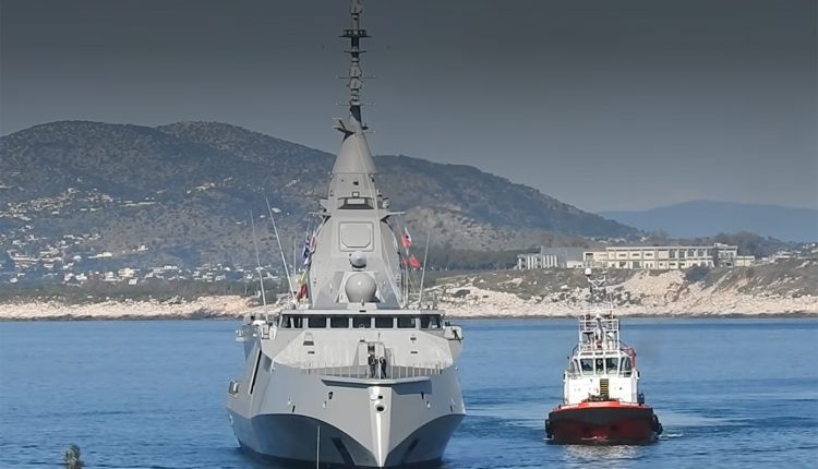 Στον-Πειραιά-για-πρώτη-φορά-η-φρεγάτα-«Κίμων»-–-Μητσοτάκης-και-Μακρόν-θα-την-επισκεφθούν-αύριο