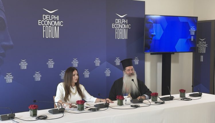 «Από-την-θνητότητα-στην-αθανασία»:-Ο-Μητροπολίτης-Φθιώτιδος-στο-Οικονομικό-Φόρουμ-των-Δελφών