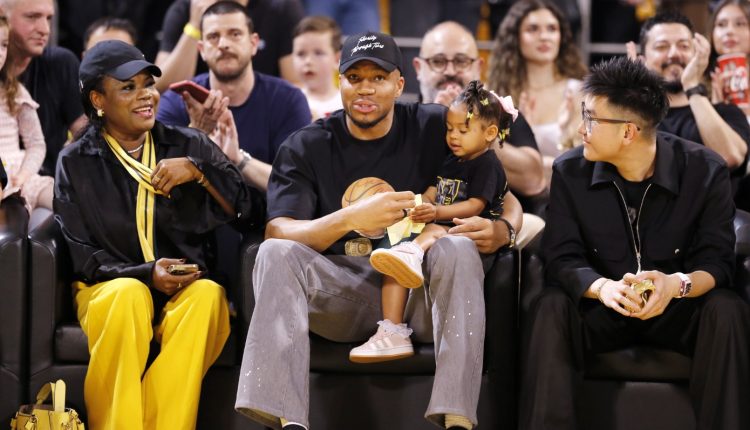 Ο-Αντετοκούνμπο-τρελάθηκε-με-τους-οπαδούς-του-Άρη:-Είναι-απίστευτο,-δεν-περίμενα-αυτή-την-υποδοχή