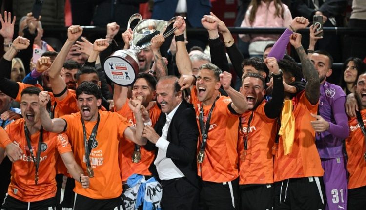 ΟΦΗ:-Ο-αρχηγός-Λαμπρόπουλος-σήκωσε-το-δεύτερο-Κύπελλο-των-Κρητικών-–-Ξέφρενοι-πανηγυρισμοί-στην-Κρήτη,-δείτε-βίντεο