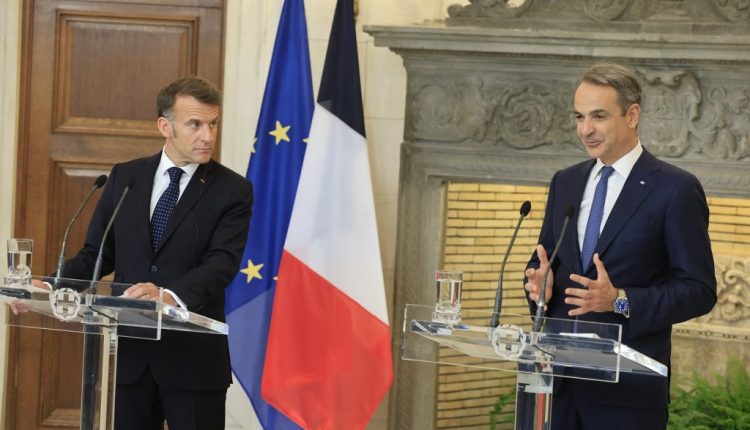 Συνάντηση-Μητσοτάκη-–-Μακρόν:-Μπετόν-αρμέ-η-δέσμευση-της-Γαλλίας-και-της-Ελλάδας