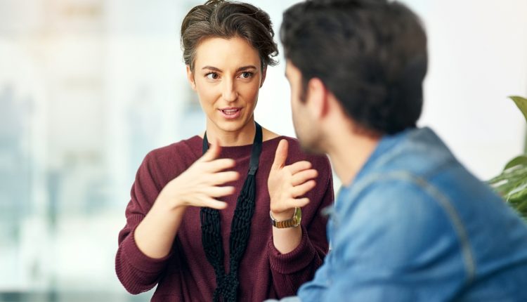 3-μυστικά-της-γλώσσας-του-σώματος-για-να-κερδίσετε-την-εμπιστοσύνη-των-άλλων