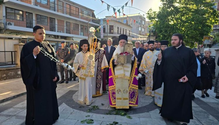 Λαμπρή-υποδοχή-της-τιμίας-κάρας-του-Αγίου-Σεραφείμ-στην-Καρδίτσα