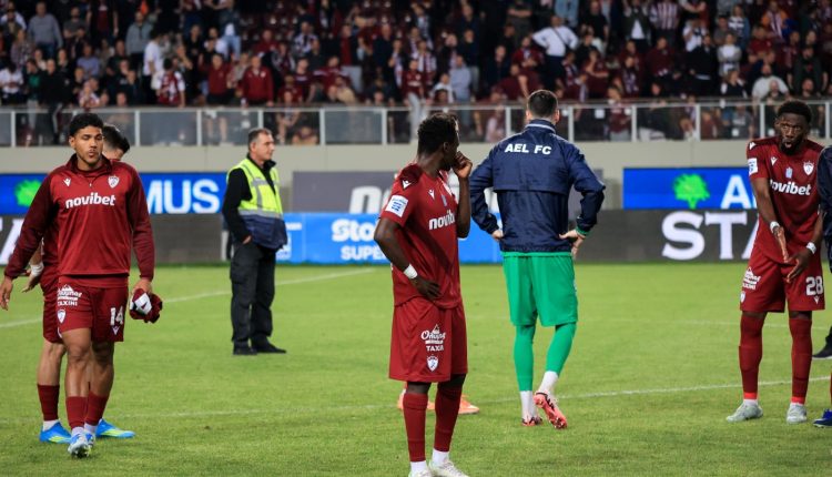 Αποδοκιμασίες-και-ένταση-στη-Λάρισα