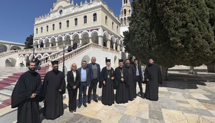 Επίσκεψη-Μητροπολίτη-Χαλκίδος-και-προσκυνητών-στην-Τήνο