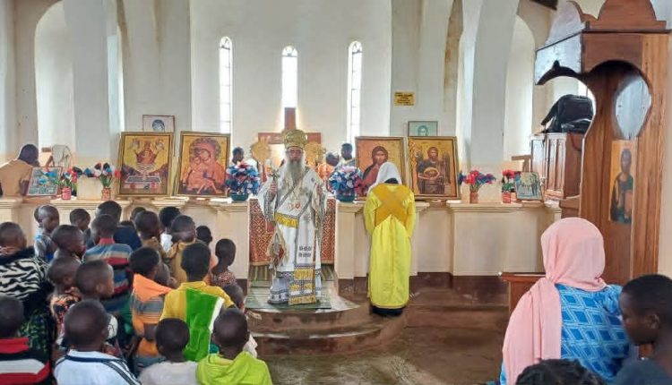 Δυο-νέοι-Διάκονοι-στη-Μπουκόμπα