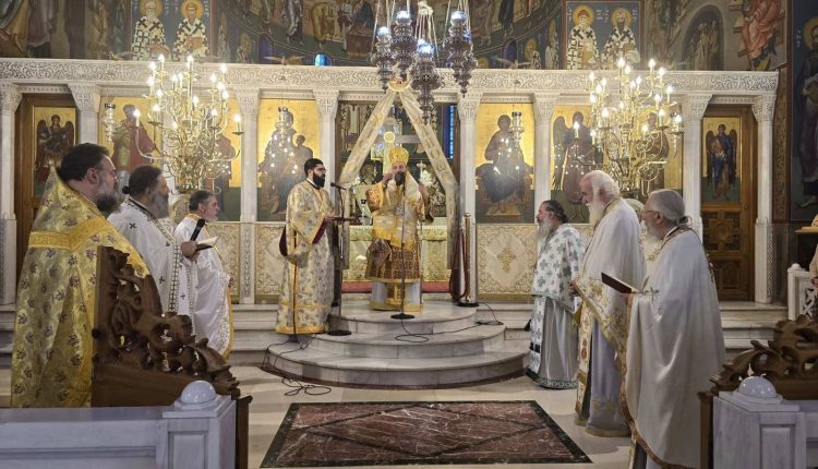 Θήρας-Αμφιλόχιος:-Ο-Θεός-ζητά-από-εμάς-καρδιά-γεμάτη-από-αγάπη-και-αφοσίωση