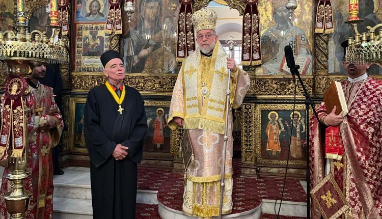Μητροπολίτης-Ρόδου-Κύριλλος:-Επέτειος-22-ετών-ποιμαντορίας-–-Απονομή-Οφφικίου-και-Χρυσού-Σταυρού-σε-Ιεροψάλτη