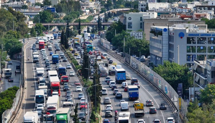 Προσοχή-στους-δρόμους:-Εντατικοί-έλεγχοι-της-Τροχαίας-και-μπλόκα-στα-φορτηγά-την-Πρωτομαγιά