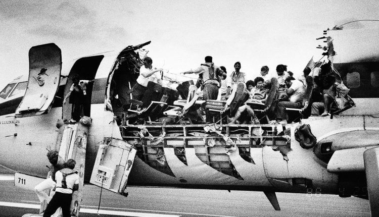 Σαν-σήμερα-28-Απριλίου:-Το-μπόινγκ-που-κατάφερε-να-προσγειωθεί-χωρίς-οροφή-–-Πώς-σώθηκαν-σχεδόν-όλοι-οι-επιβάτες