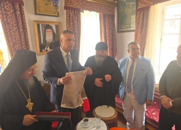 Ο-νέος-Κυβερνήτης-και-η-Μονή-Σινά