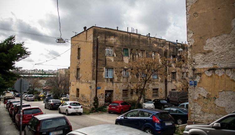 Περιφέρεια-Αττικής-για-τα-Προσφυγικά:-Δεν-υφίσταται-θέμα-κατεδάφισης,-εγκατάλειψης-ή-εμπορευματοποίησής-τους