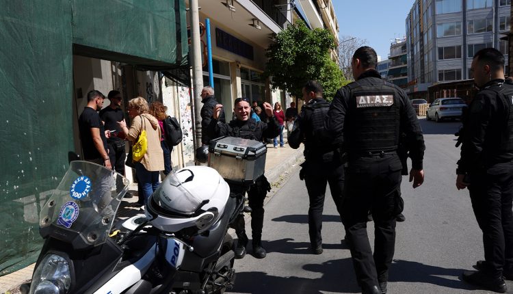 Εκτός-κινδύνου-οι-πέντε-που-τραυμάτισε-ο-89χρονος-πιστολέρο-στον-ΕΦΚΑ-Κεραμεικού-και-στο-Πρωτοδικείο