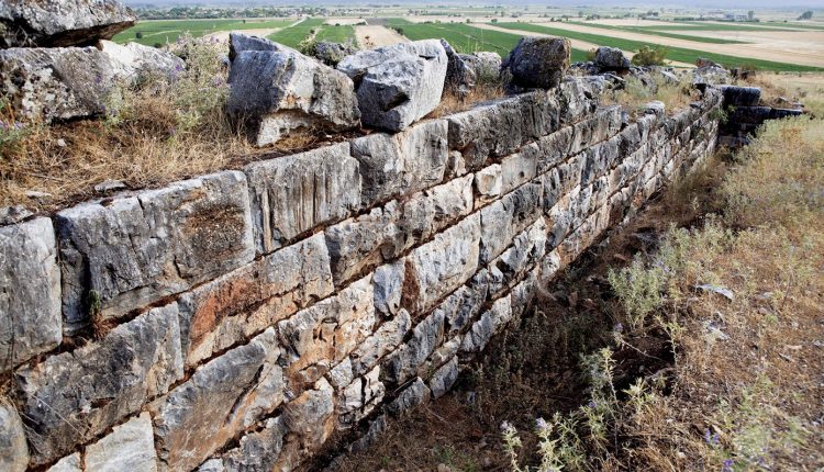 Ολοκληρώνονται-τα-έργα-αποκατάστασης-και-ανάδειξης-της-ακρόπολης-της-Αρχαίας-Πέλιννας