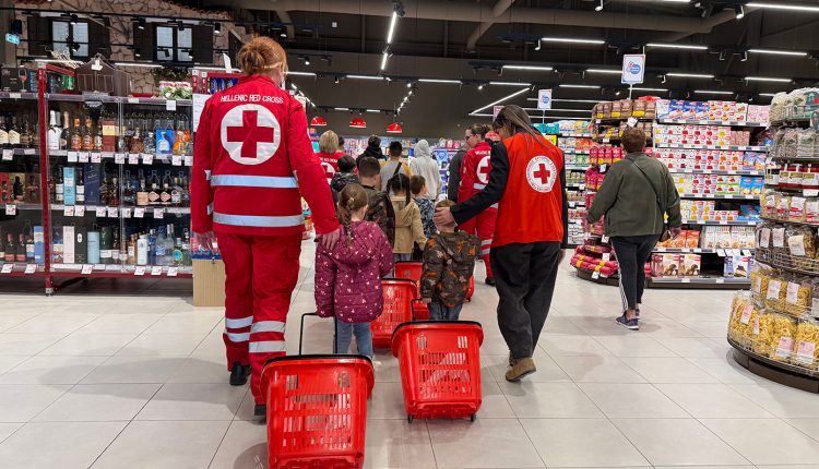Ο-Ελληνικός-Ερυθρός-Σταυρός-και-η-Διαμαντής-Μασούτης-ΑΕ.-στήριξαν-312-παιδιά-τις-Ημέρες-του-Πάσχα